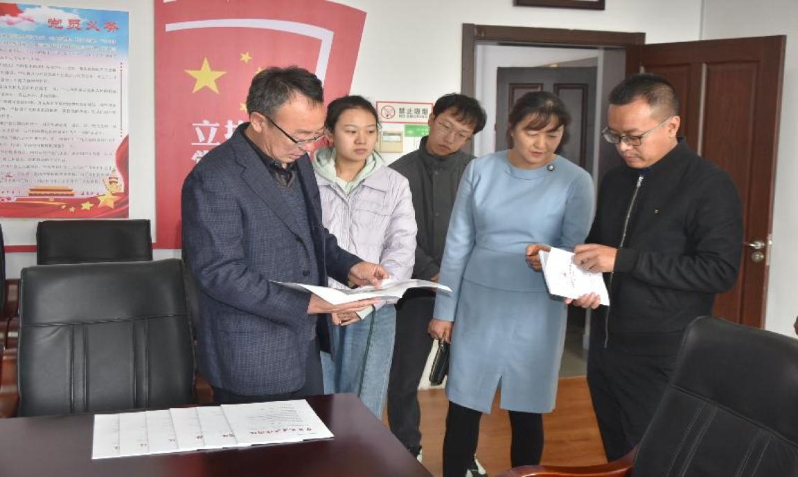 通辽市委老干部局、市老年大学领导、同事来我校交流工作